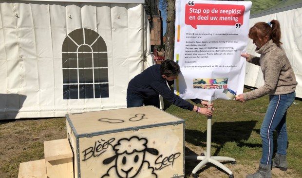 De zeepkist voor Democracy Alive.
