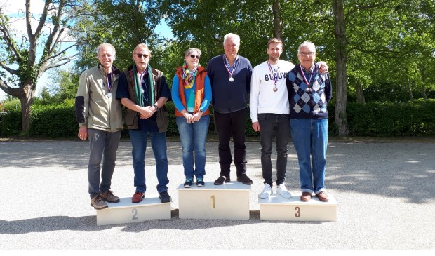 winnaars v.l.n.r. Louis van der Vis, Peter Dros, Nicolette Dapper, Rob Dapper, Chris Ellen, Piet Arensman.