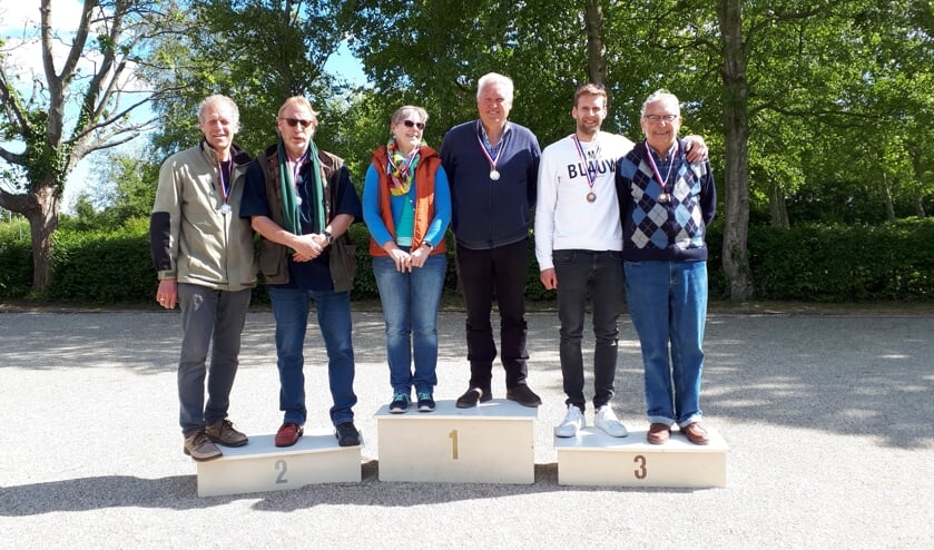 winnaars v.l.n.r. Louis van der Vis, Peter Dros, Nicolette Dapper, Rob Dapper, Chris Ellen, Piet Arensman.