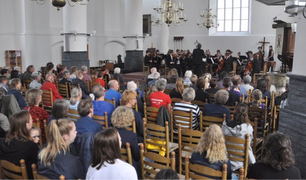 Het Amsterdams Studenten Orkest in de Burghtkerk in Den Burg.