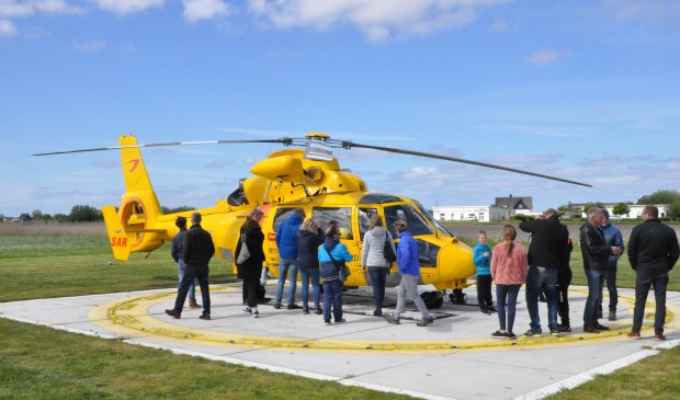 Veel belangstelling zaterdag voor de gele helikopter van de Coast Guard.