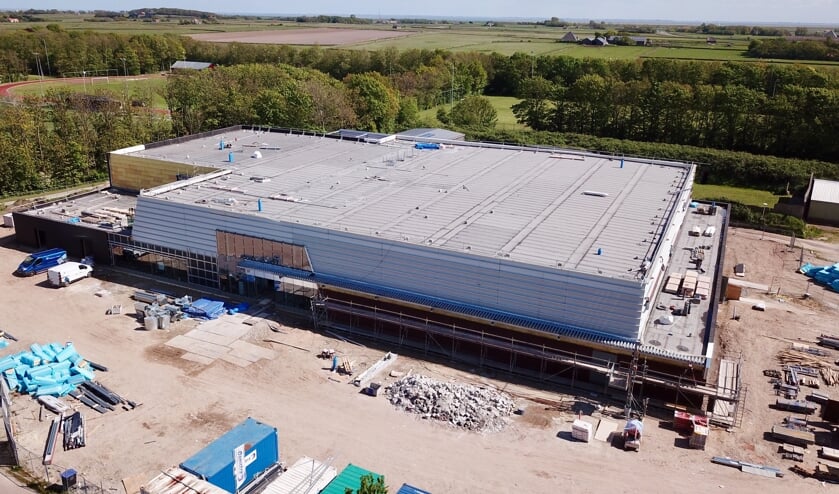 De nieuwe TXL Sporthal in Den Burg in wording.