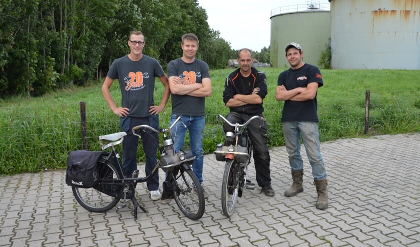 Jan-Jelle van der Vis, Michel Heidbuurt, monteur John van der Zwaag en Giel Koorn.