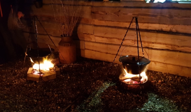 Buiten koken op vuur