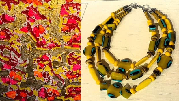 <p>Links een schilderij van Herman Smith, rechts een ketting van Marjan Boontjes.</p>
