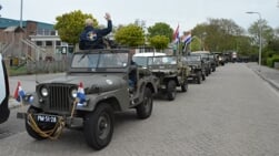 Legervoertuigen maken tocht over Texel