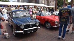 Eerste zomermarkt in centrum Den Burg