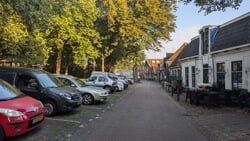 Insluiper slaapt bij in auto