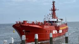 Schip loopt na aanvaring met windmolen binnen in Skil