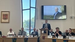 Gemeenteraad herdenkt wethouder Hooijschuur