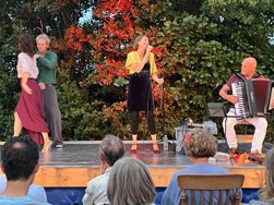 Skemere: genieten van dichters, muzikanten en andere performers