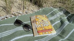 ‘Isola Bella’ speelt met fictie en werkelijkheid: “Texelaars zullen veel herkennen”