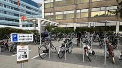 Waarschuwing fietsendieven bij stalling ziekenhuis