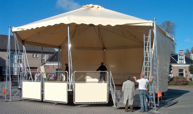 De podiumtent, zoals die er in 2007 uit zag. Hij was toen nog nieuw.
