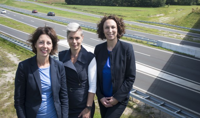 Financieel adviseurs Marrit Bos, Marjan Blokzijl en Clara Folkertsma (v.l.n.r.) zijn voor klanten die een echtscheidingsprocedure starten het eerste aanspreekpunt bij de bank.