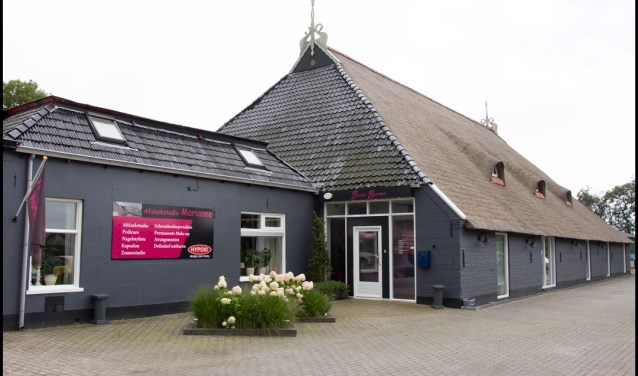 De beautyboerderij huisvest acht bedrijven.