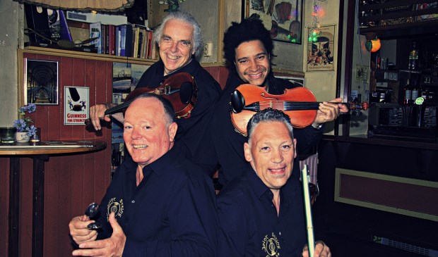 De bandleden van Joint String Friends zijn verenigd door de meerdere snaarinstrumenten die ze bespelen.