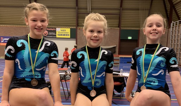van links naar rechts: Irma Wijma, Mila Frankena, Lenora Louwes van WSBF Surhuisterveen.