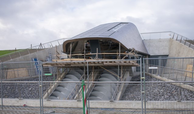 Het nieuwe gemaal De Heining bij Hallum, vlak voor de opening.