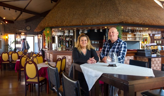Heidie Hoekstra-Kruithof en Douwe Hoekstra runnen samen MSK Friesia; het restaurant en de rondvaarten.