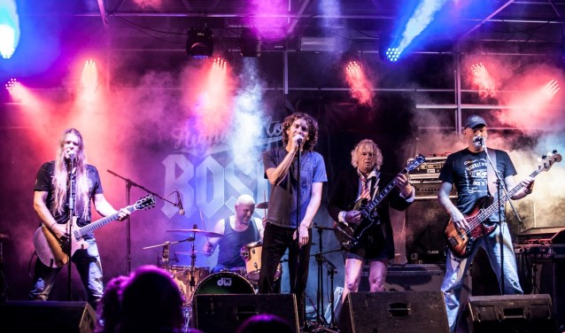 Kom kijken, luisteren en headbangen bij de band Highway To Rosie.