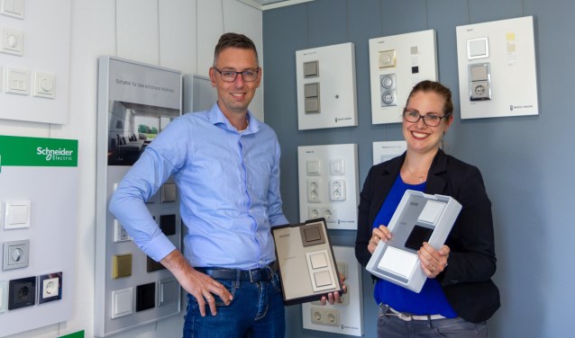 Anna en Alfons Reinders laten zien wat er alleen al op het gebied van schakelaars mogelijk is.
