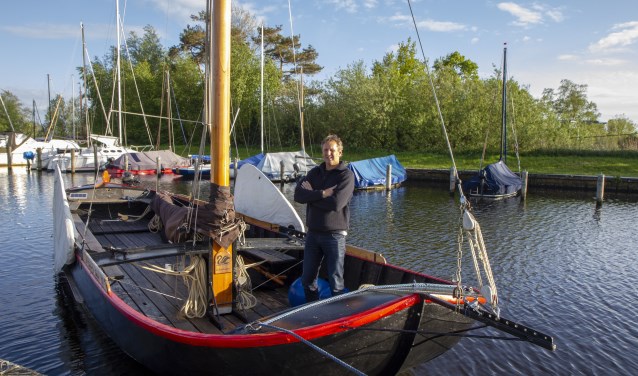 Henk Regts werd met zijn praam de Swarte Swan (thuishaven De Veenhoop) eerste in de competitie Fryske Boerepreamsilen 2018. Aanstaande zaterdag doet de Nij Beetster mee aan de proloog op de Burgumer Mar.