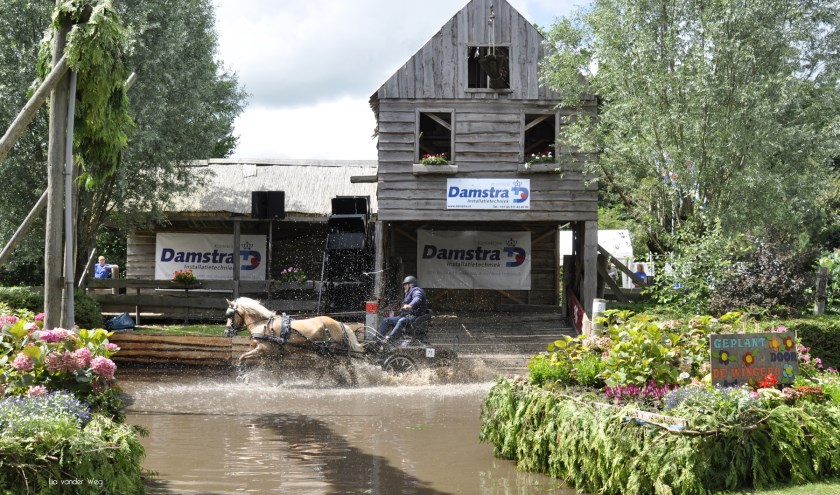 Van de Paardenmarathon wordt in Driezum/Wâlterswâld altijd een groot spektakel gemaakt.