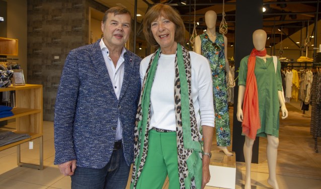 Douwe en Janny Blom - hier in de winkel Blom Mode - runnen met passie elf modezaken, waaronder vier in Drachten.