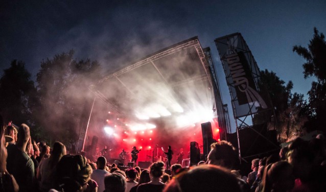 Een sfeerfoto van Popcity vorig jaar. Dit heet nu Pop in de Tuin. Het filmpje is een aftermovie van Dencity vorig jaar. Dit heet nu Dance in de Tuin.