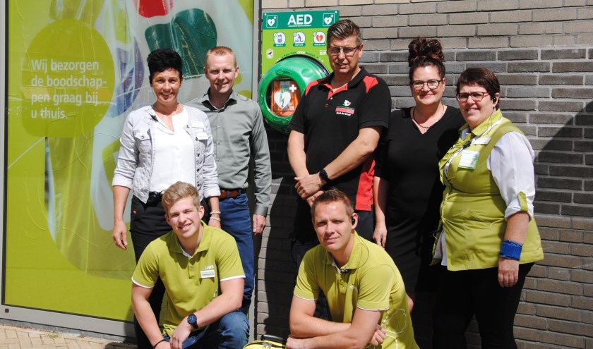 Nelly en Jaap Wolters (eigenaren PLUS Wolters), Henke en Aukje de Groot (Groot in BHV & brandbeveiliging), medewerkers Annie Postma, Allert Koster en Hans Hoekstra.