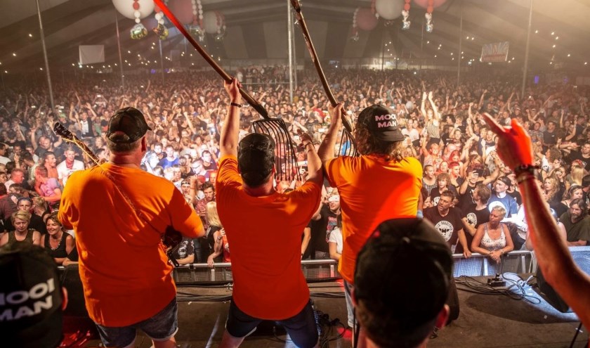 Het Dicky Woodstock Popfestival in Steenwijkerwold trekt jaarlijks duizenden bezoekers. Dit jaar is het feest op 1, 2 en 3 augustus.