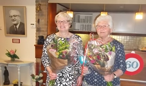 Jubilarissen KVG: Genie Janssen 25 jaar lid en Betsie Klomp 50 jaar lid.