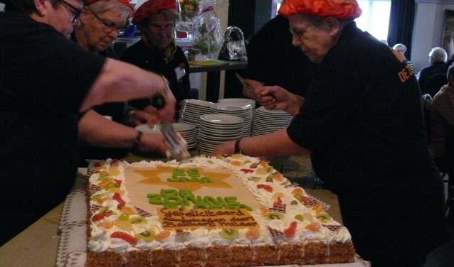 De taart ter gelegenheid van ons 25 jarig bestaan. (foto: Lenie Graven)
