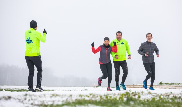 Trotse lopers tijdens hun eerste 3 km. (foto: Ivo Hutten)
