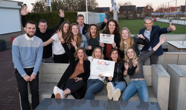 Dames 1 van Batouwe winnen de Gouden Sport Ster 2017. (Fons Sluiter)