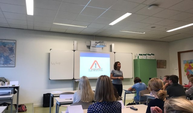 Voorlichting omtrent gewoonten en verslaving. (foto: Stichting Be Aware)