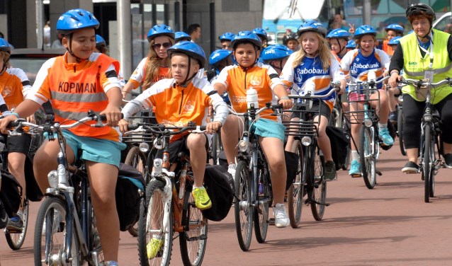 Start Ome Joop's Tour in 2017 vanaf de markt (foto Ome Joop's Tour)
