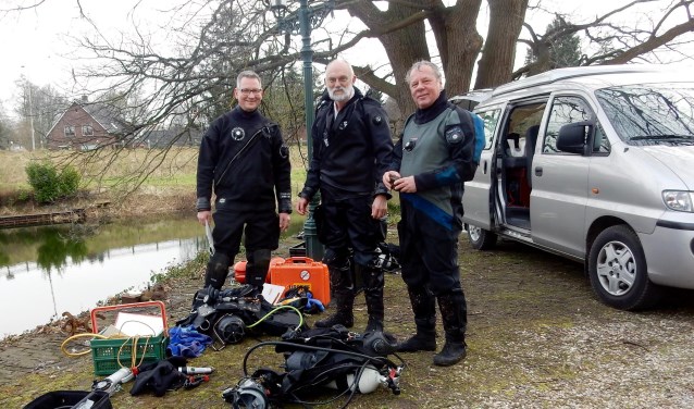 Duikers op zoek naar de Eldersluis