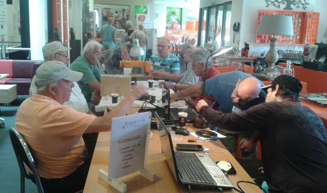 Repair- en Internetcafé