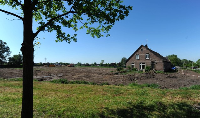 De grens van de toekomstige woonwijk De Plakse Wei (foto: Sjaak Veldkamp)