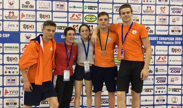v.l.n.r.: Victor van Gerven, coach Joyce jansen, Elin Henninger, Koen Heg, Tigo Renes