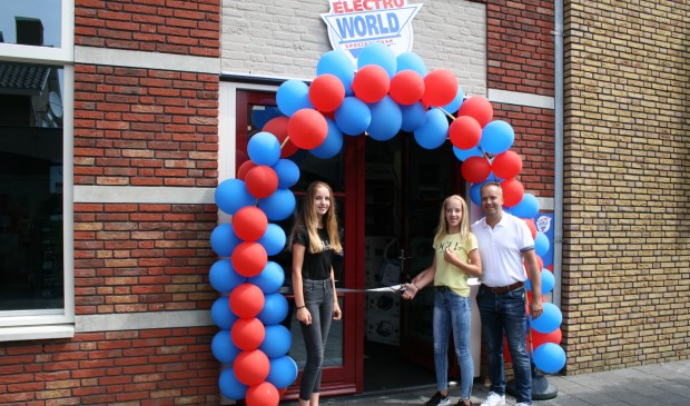 links: Djaira, rechts: Ayesha en Marco Kreté