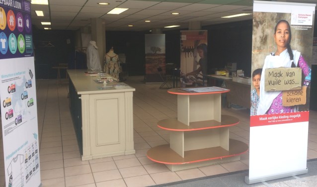 Entree 'Eerlijke kleding'-winkel (foto: Paul Vlaardingerbroek)