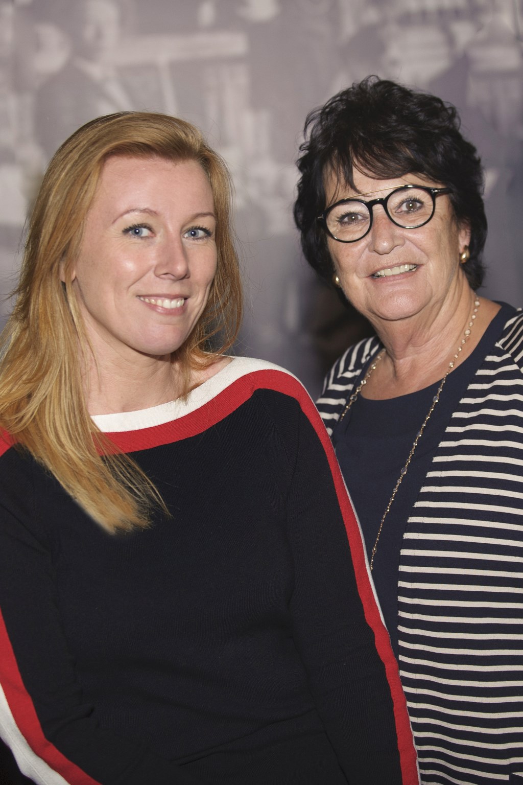Audrey Jeurissen (links) neemt het stokje over van Sylvia Verhaar (Foto: Fotografie Jacques Kok)