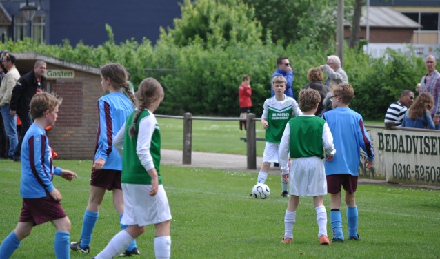 Het jaarlijks terugkerend jeugdtoernooi van SDZZ (foto: Diana Edwards Fotografie)