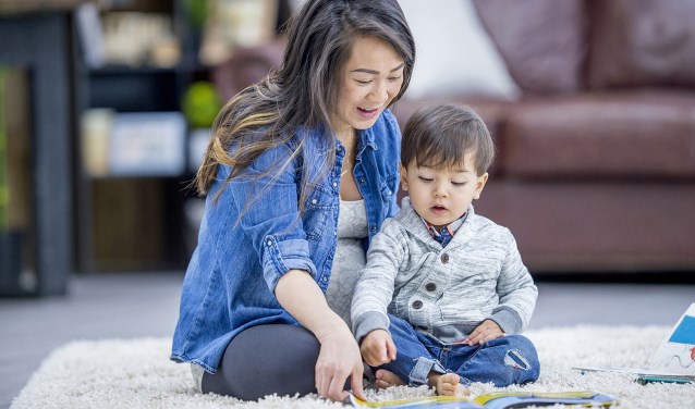 Voorlezen aan kleine kinderen vergroot hun taalvaardigheid