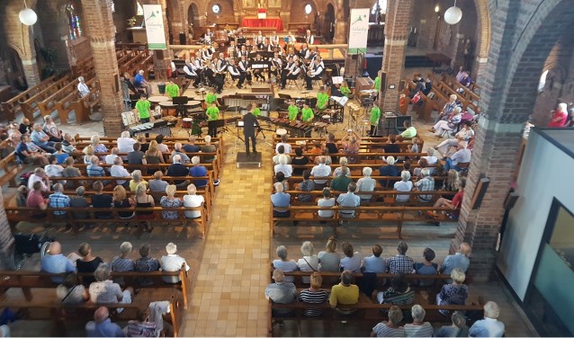 Slagwerkgroep en A-orkest (foto: Henk Sluiter)