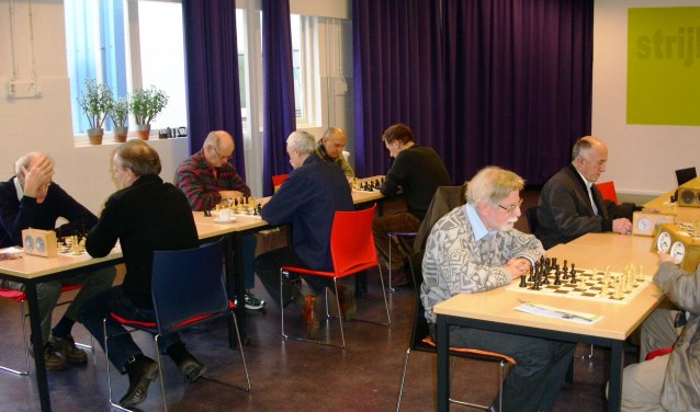 Daglichtschaak bij Nivon. (foto: J.A. Vermeer)