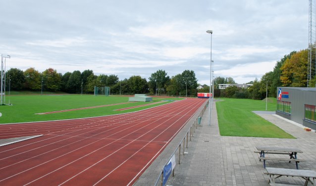 Atletiekbaan aan de Heerenmaten 4 in Zevenaar. (foto: Jouke Dijkstra)